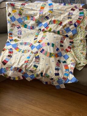 Vintage Double Wedding Ring Quilt - Cream Background with Multicolor Rings